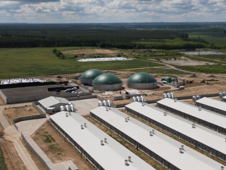 z lotu ptaka – biogazownia przy fermie w pełnej krasie!